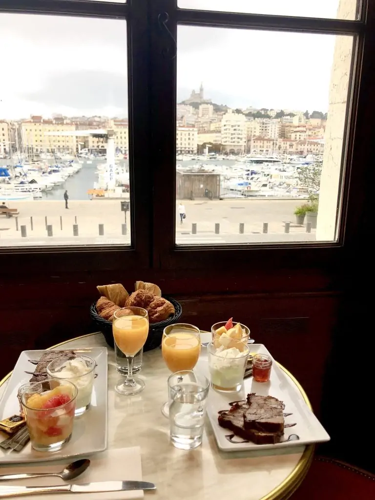 Petit déjeuner