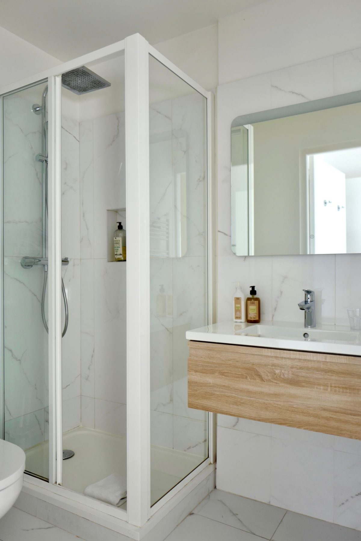 A bathroom in a classic double/twin room of the cozy eco-hotel Belle-vue on the old port of Marseille France