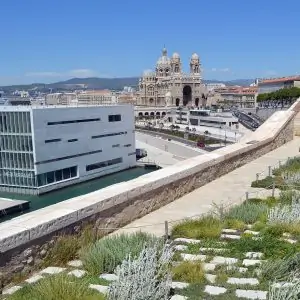 Vista dal Mucem con vista sulla Villa Méditerranée, la grotta Cosquer e la Cattedrale Maggiore